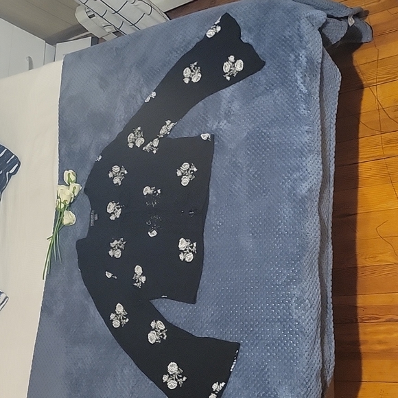 NWOT FOREVER 21 BLOUSE - Picture 3 of 17